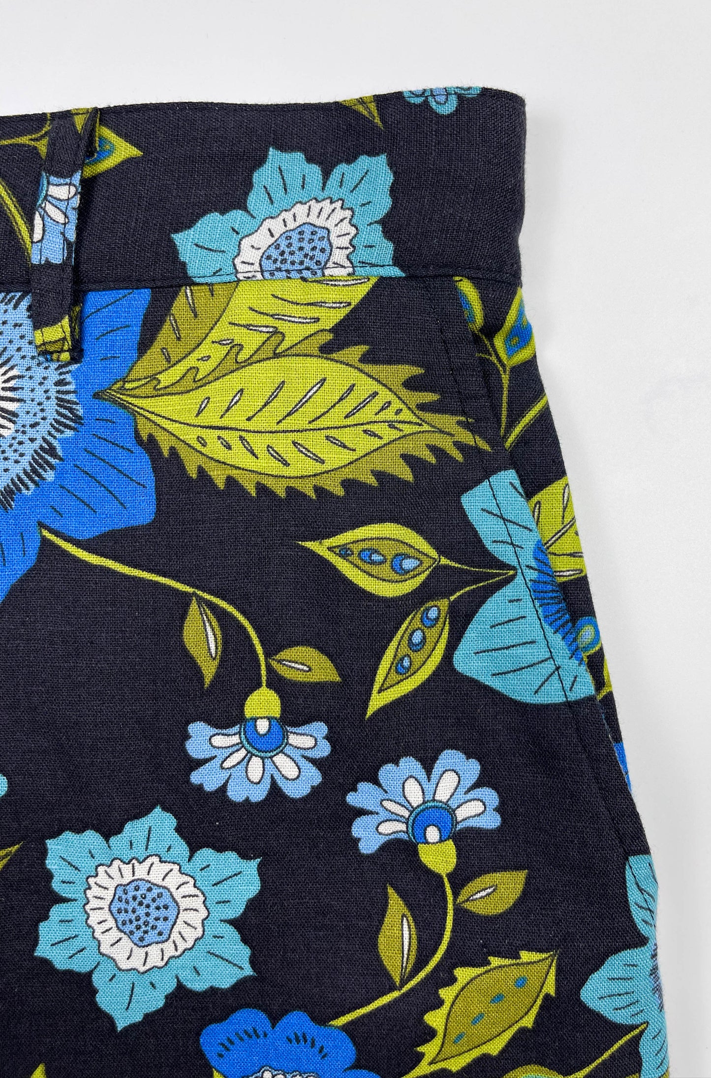 Garden of Eden Shorts Front Pocket Detail