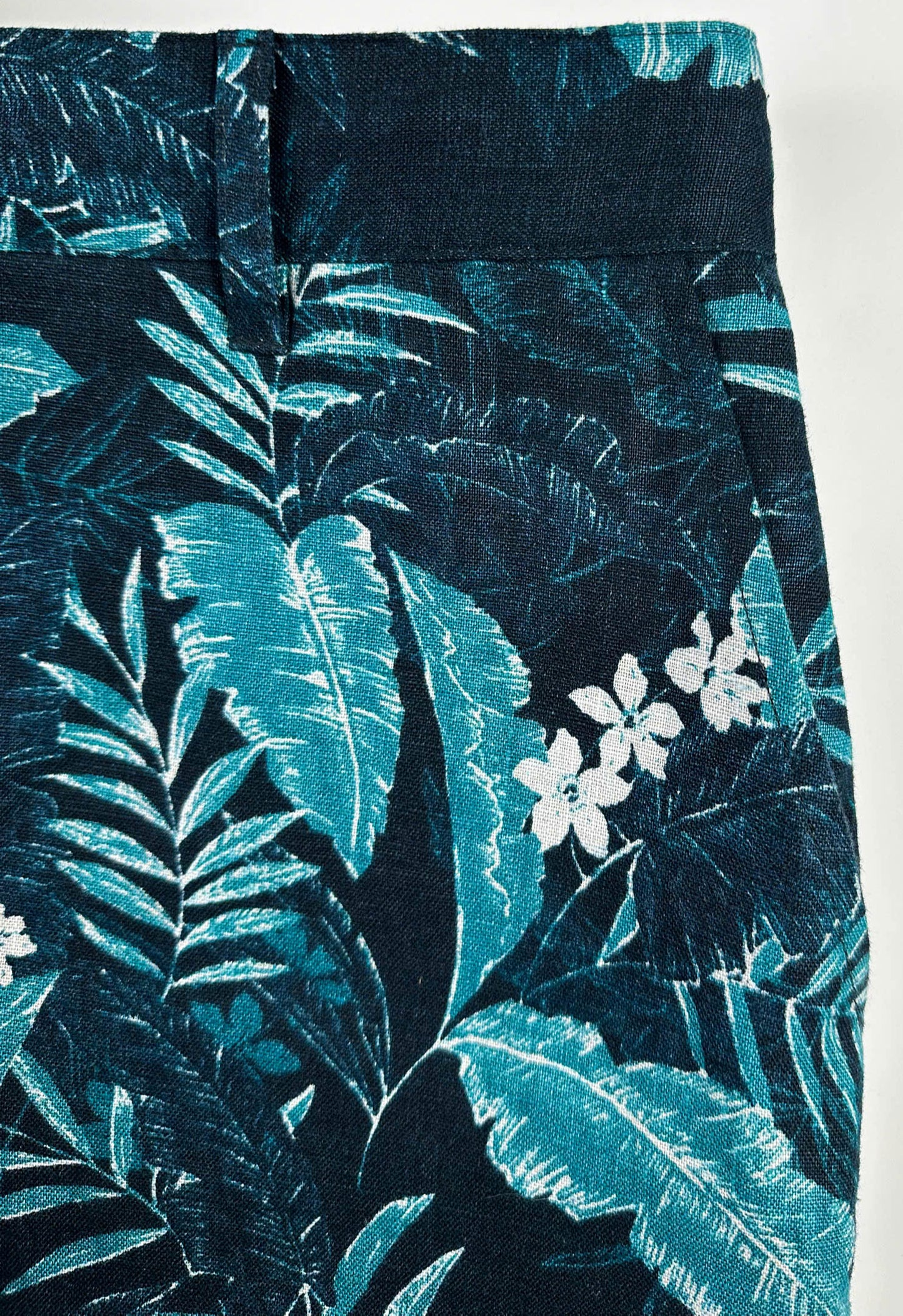 100% Linen Riviera Short - Mystic Garden