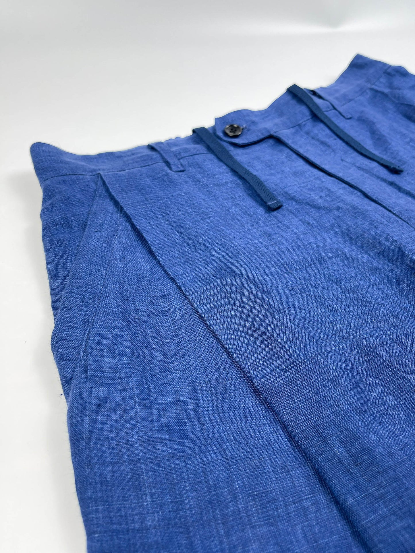 Saigon Concepts Mid-Blue linen wide leg coastal pants - lay flat view of front pocket pleat detail