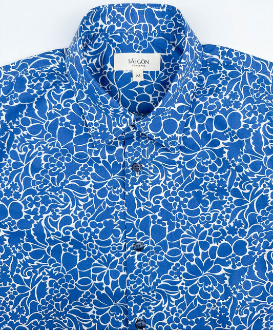 Monet Blue short sleeve button-up shirt lay flat neck collar view, blue floral print with white linework