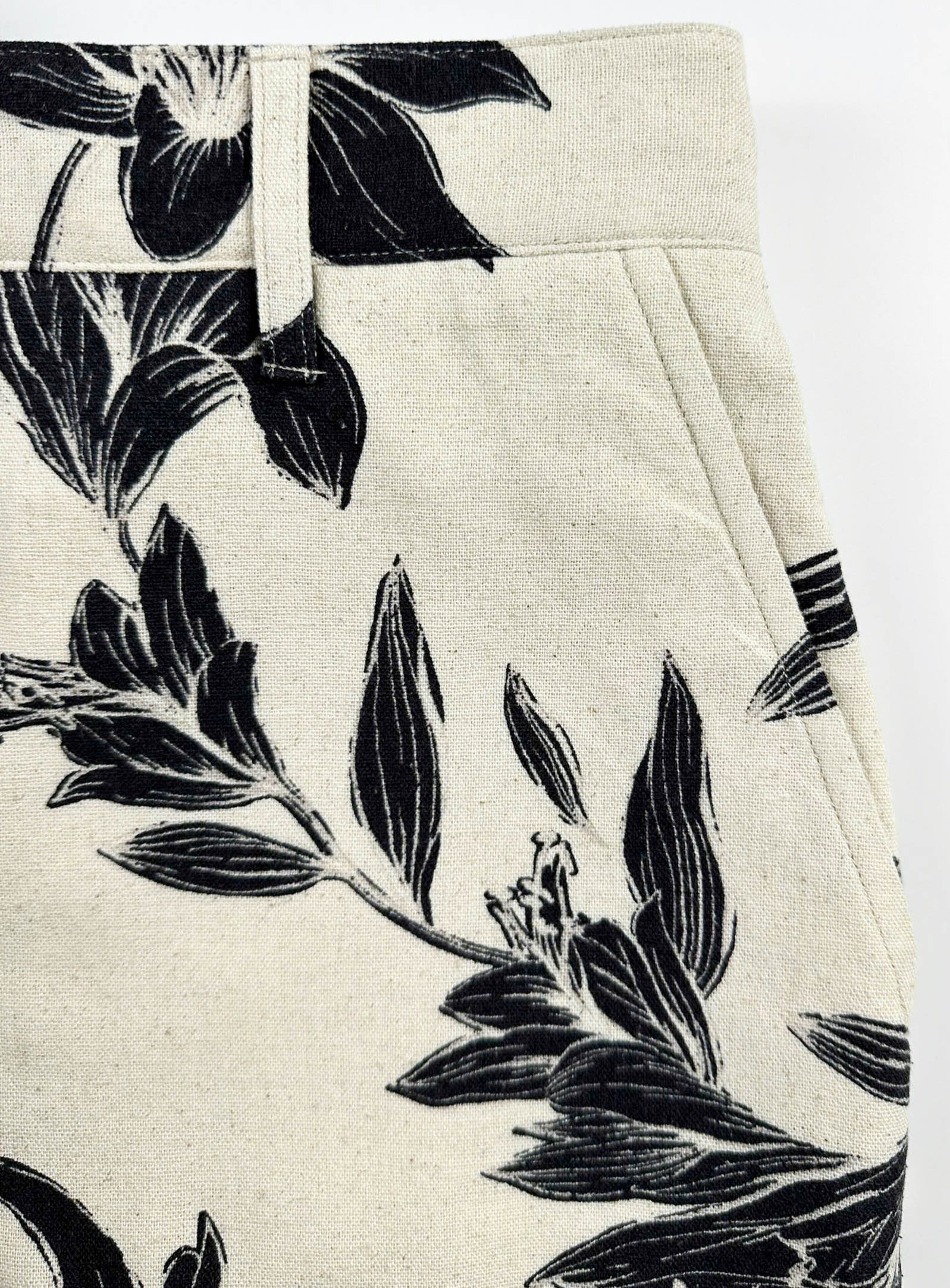 Beige linen-cotton shorts with black lily floral pattern 