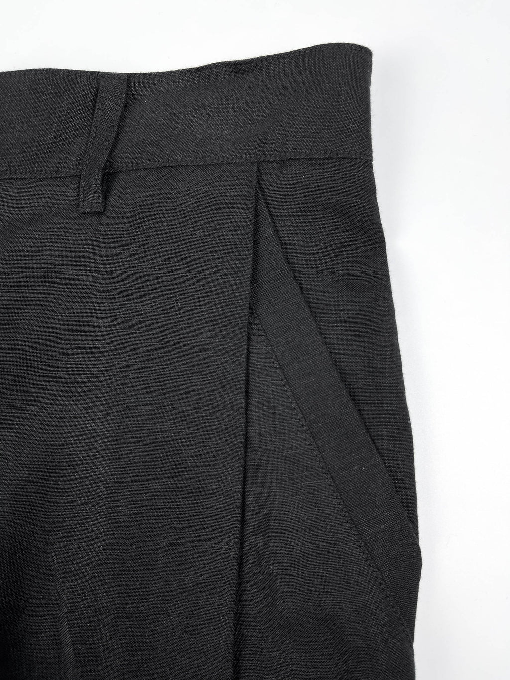 Men's black linen cotton pants by Saigon Concepts - pleated front pocket view