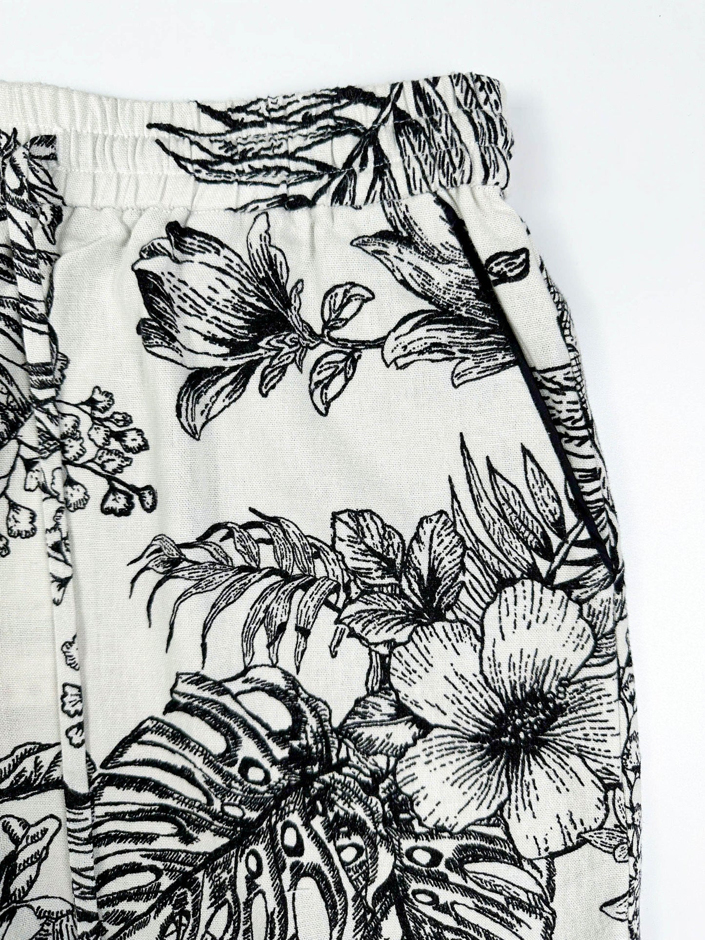 Saigon Concepts women's botanical print pyjama pants with elastic waist and side pockets - pocket detail