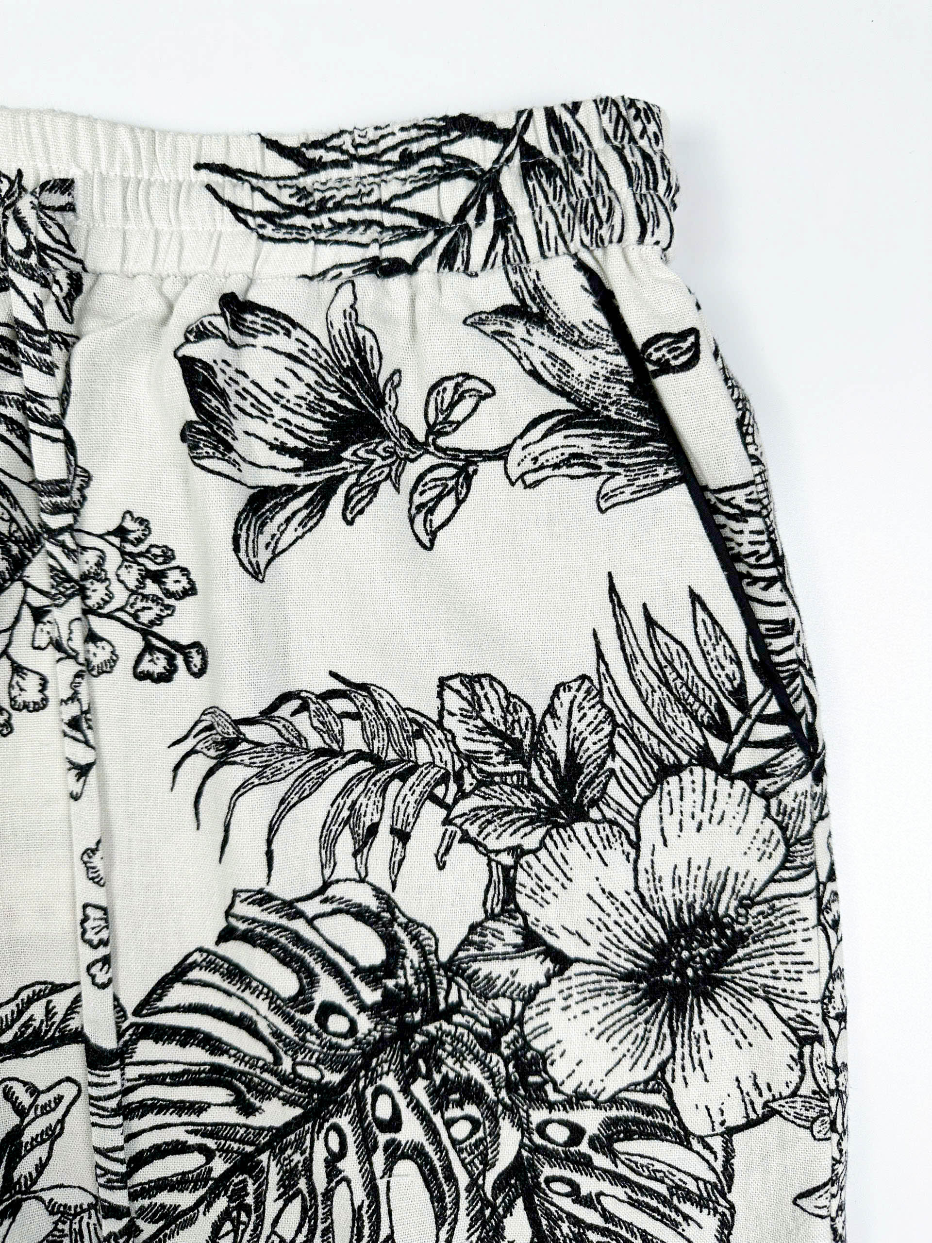 Saigon Concepts women's botanical print pyjama pants with elastic waist and side pockets - pocket detail