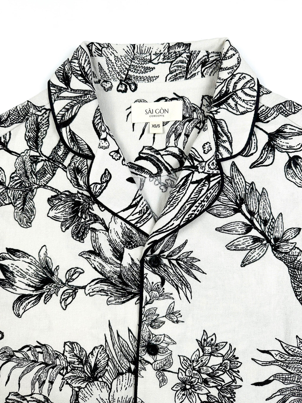Saigon Concepts Short sleeve cotton-linen pyjama top with botanical print and button front - collar detail view