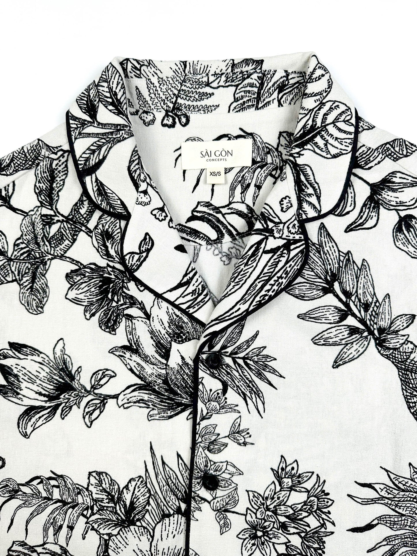 Saigon Concepts Short sleeve cotton-linen pyjama top with botanical print and button front - collar detail view