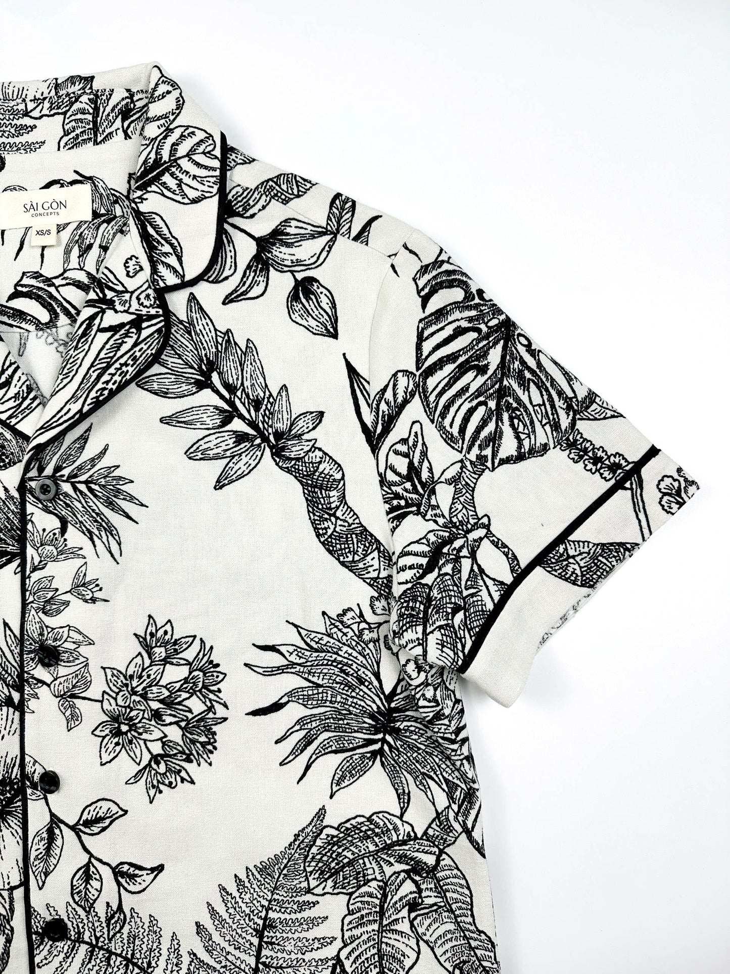 Saigon Concepts Short sleeve cotton-linen pyjama top with botanical print and button front - sleeve detail view