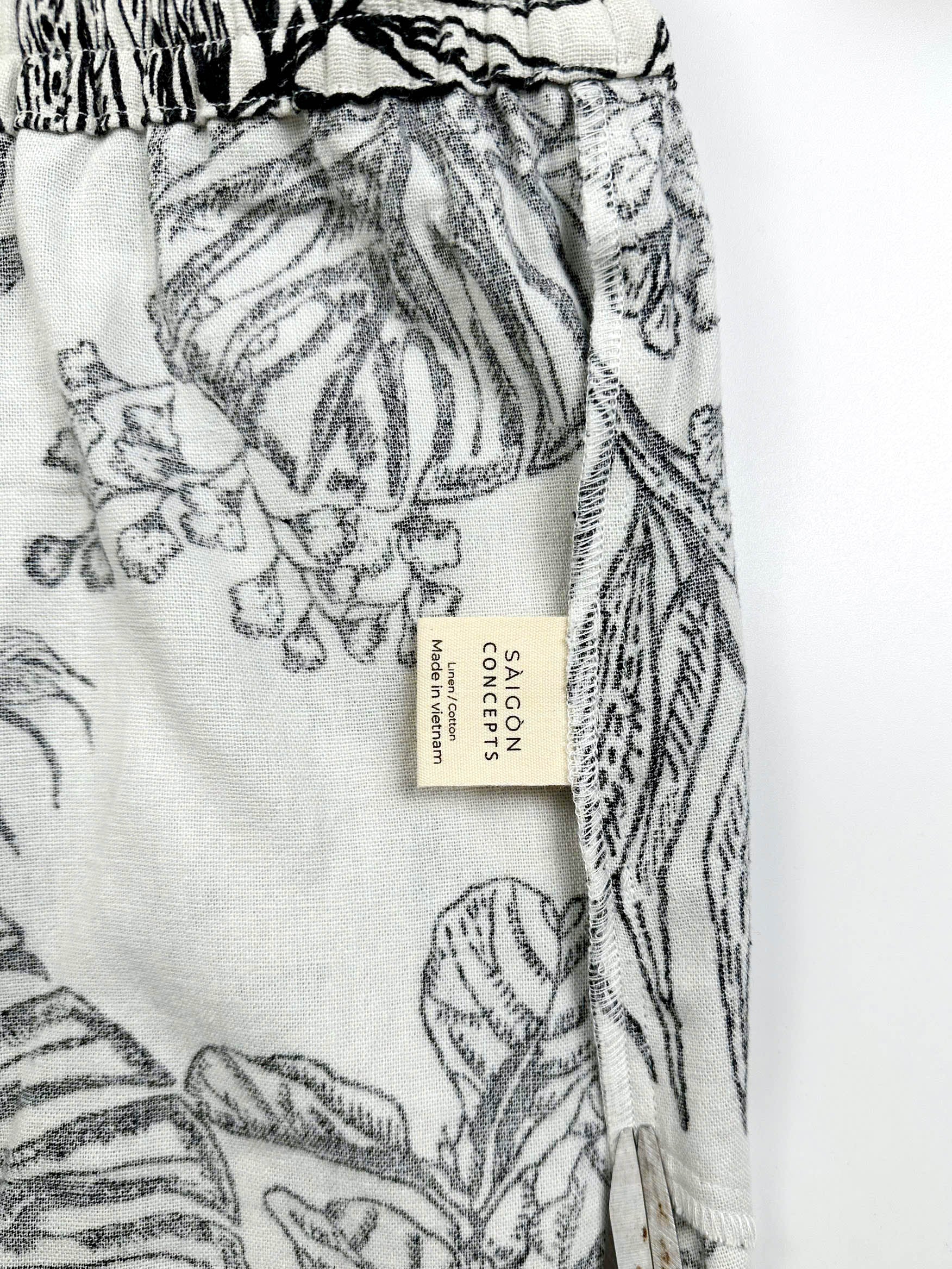 Saigon Concepts Short sleeve cotton-linen pyjama shorts with botanical print and contrasting trim - care label detail