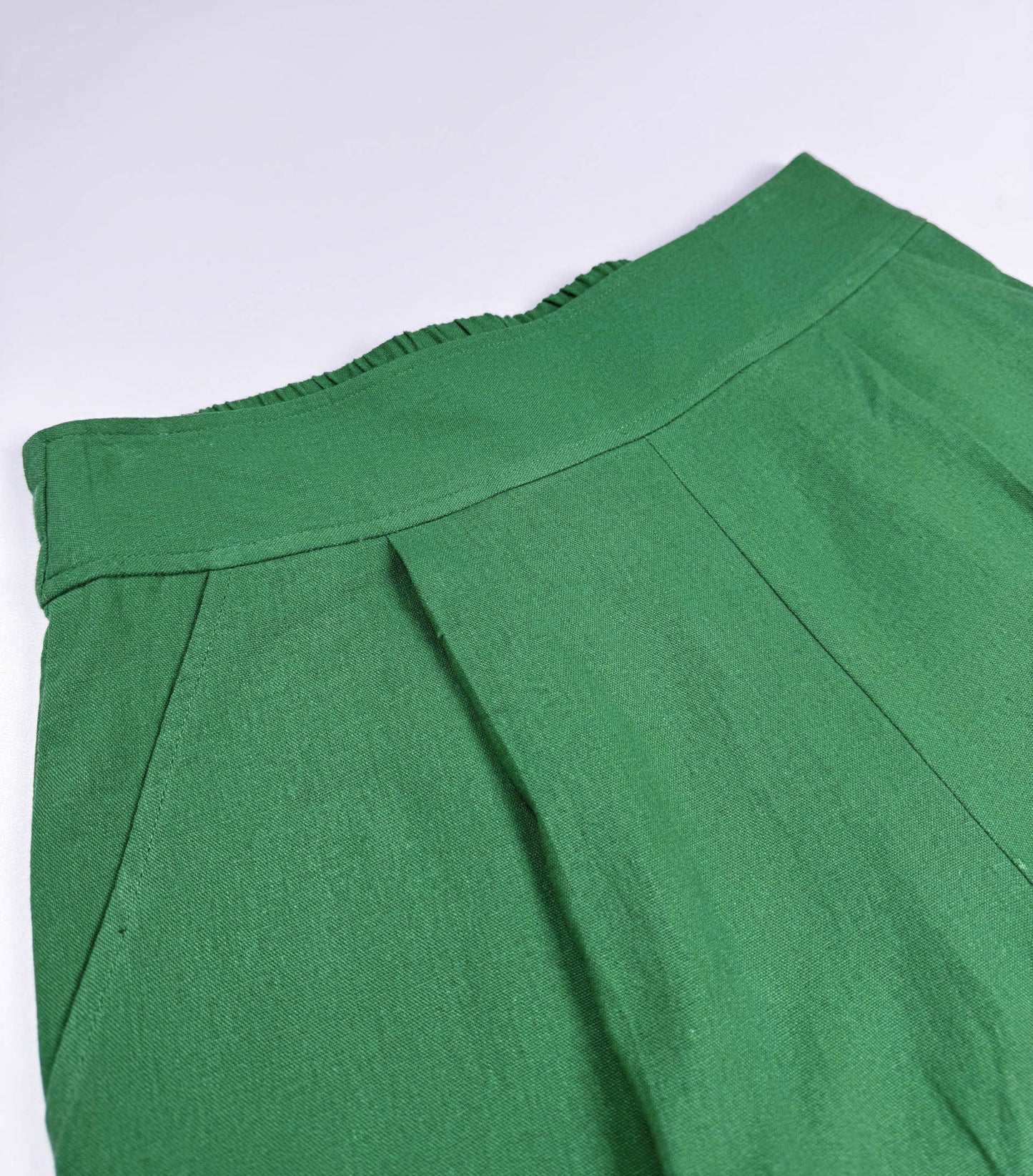 Saigon Concepts Green Wide Leg Linen Shorts Full Front waistband view