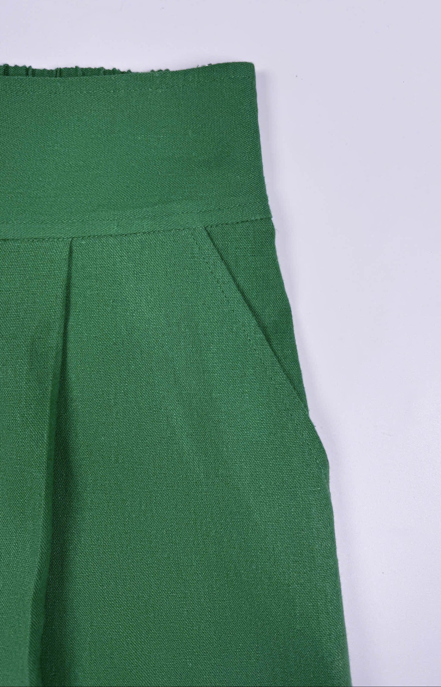 Saigon Concepts Green Wide Leg Linen Shorts front pocket detail