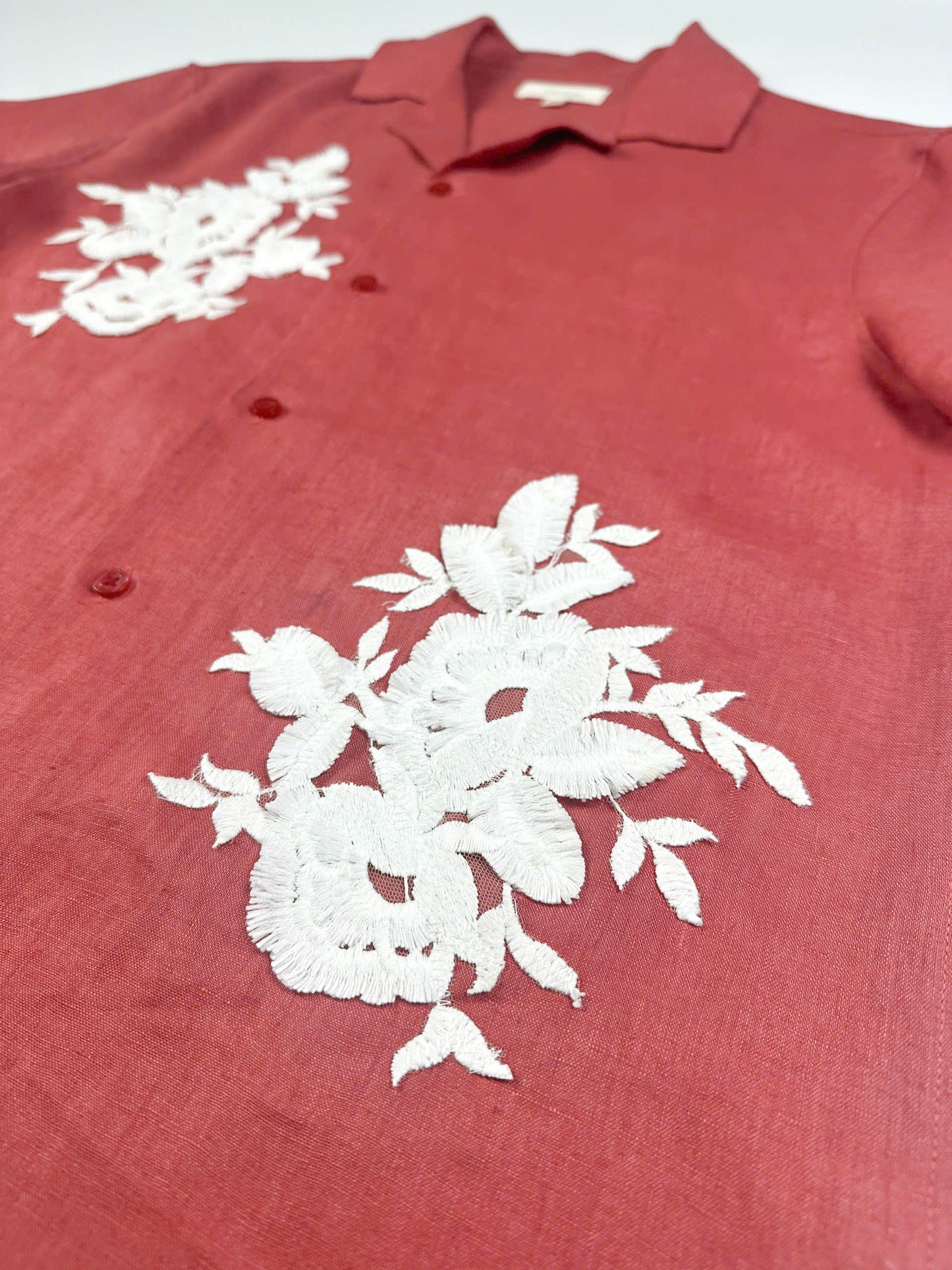 Saigon Concepts Rose coloured linen Hawaiian Shirt with white lace appliqué - side view detail