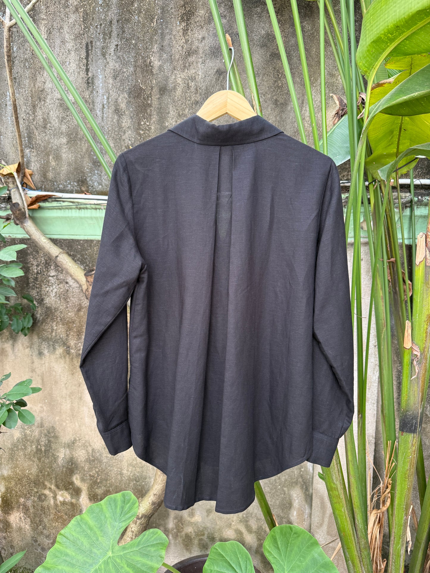 Saigon Concepts Black Linen Cotton Long Sleeve Blouse with plunging vneck - full back view
