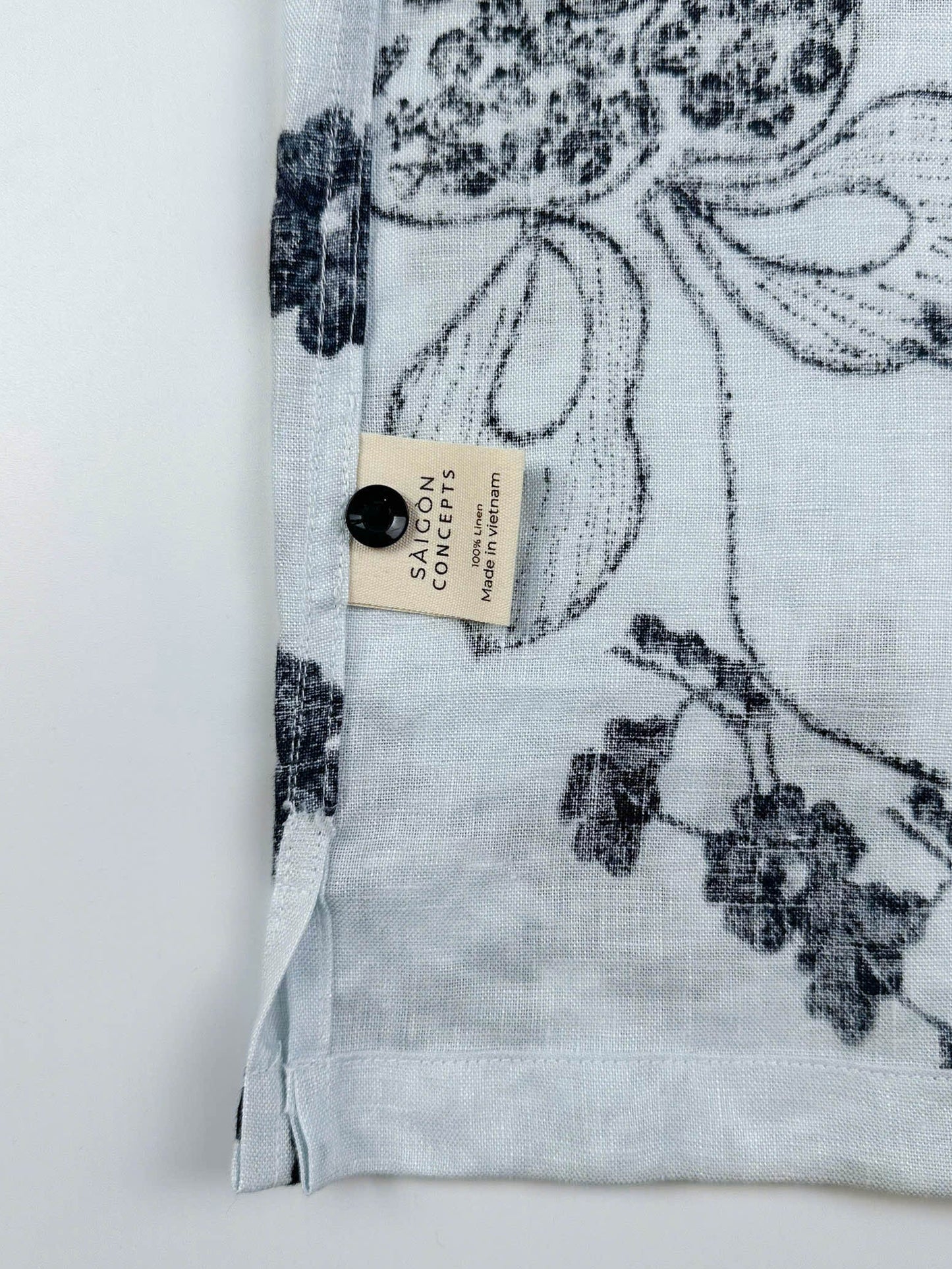 Saigon Concepts White linen Hawaiian shirt with black floral patterns - seam details