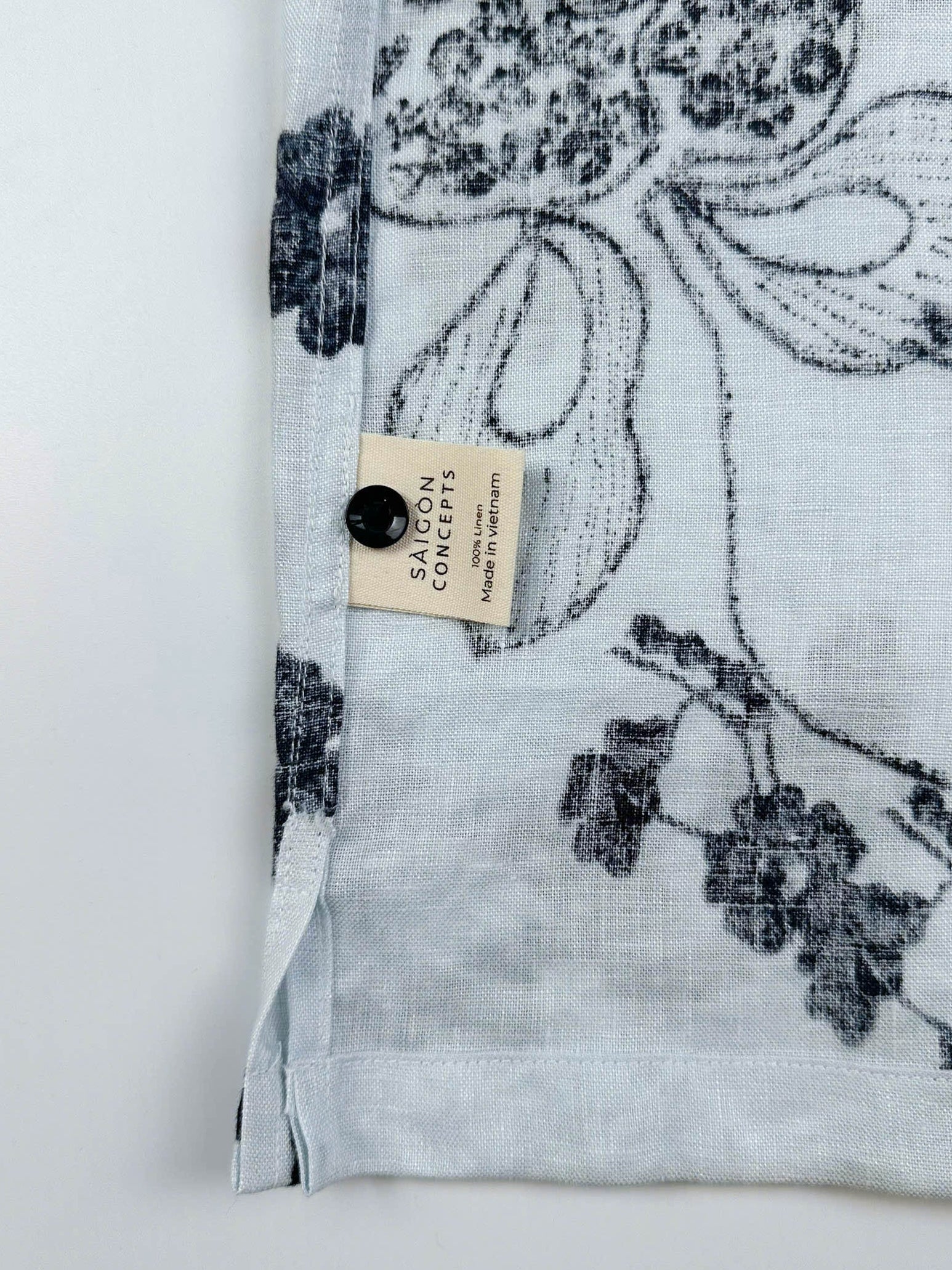 Saigon Concepts White linen Hawaiian shirt with black floral patterns - seam details