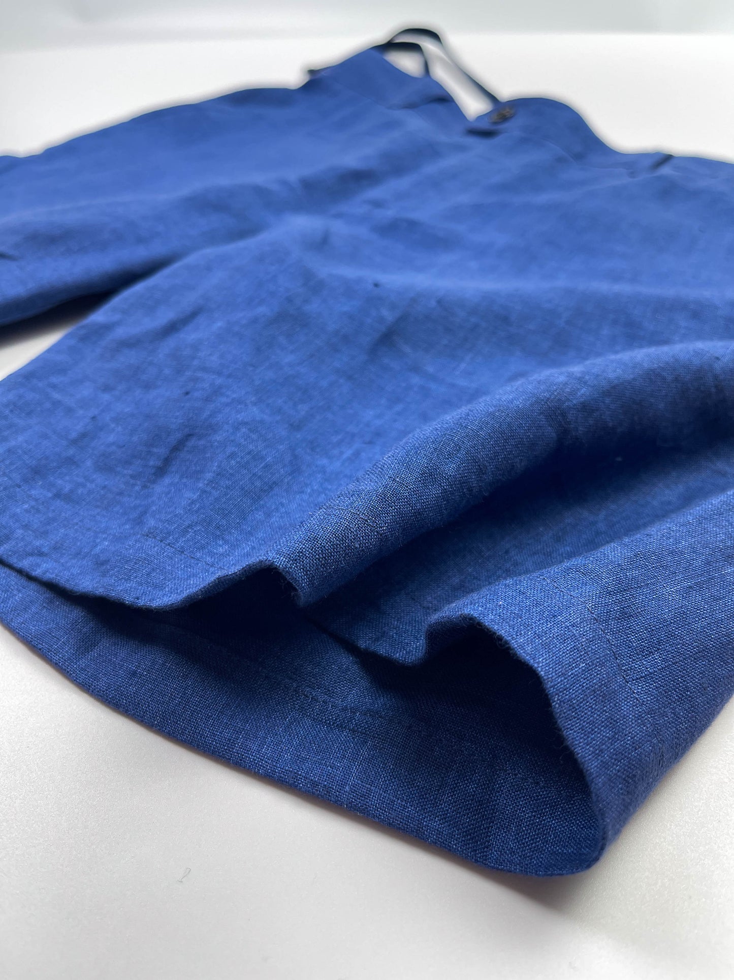 Saigon Concepts Mid Blue Riviera Linen Shorts - flat front side leg view with seam finish detail