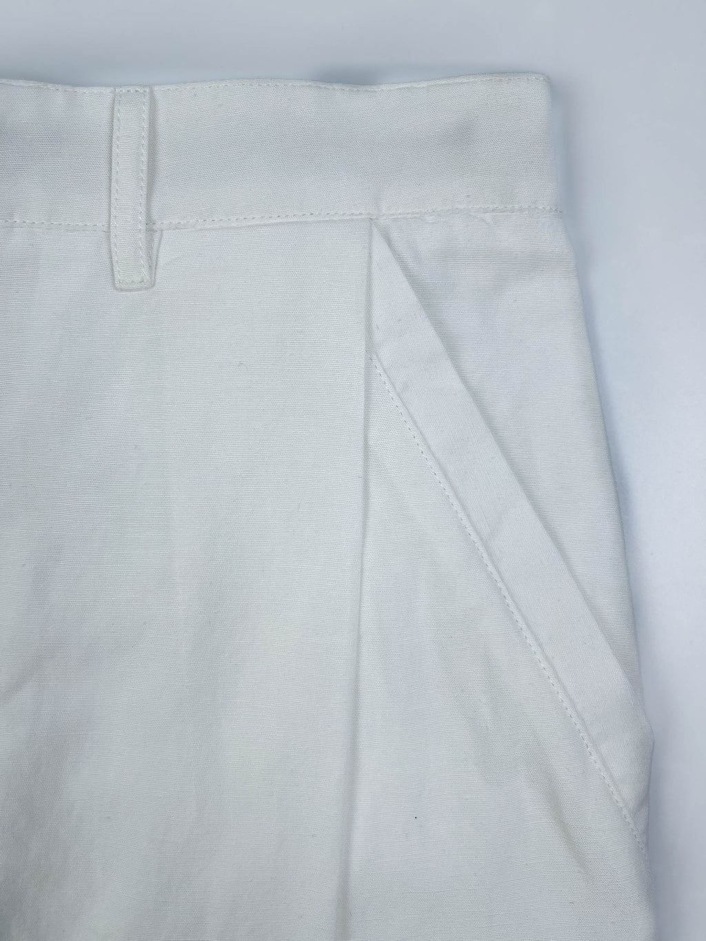 Saigon Concepts White Linen Cotton pants front pocket and pleat detail view
