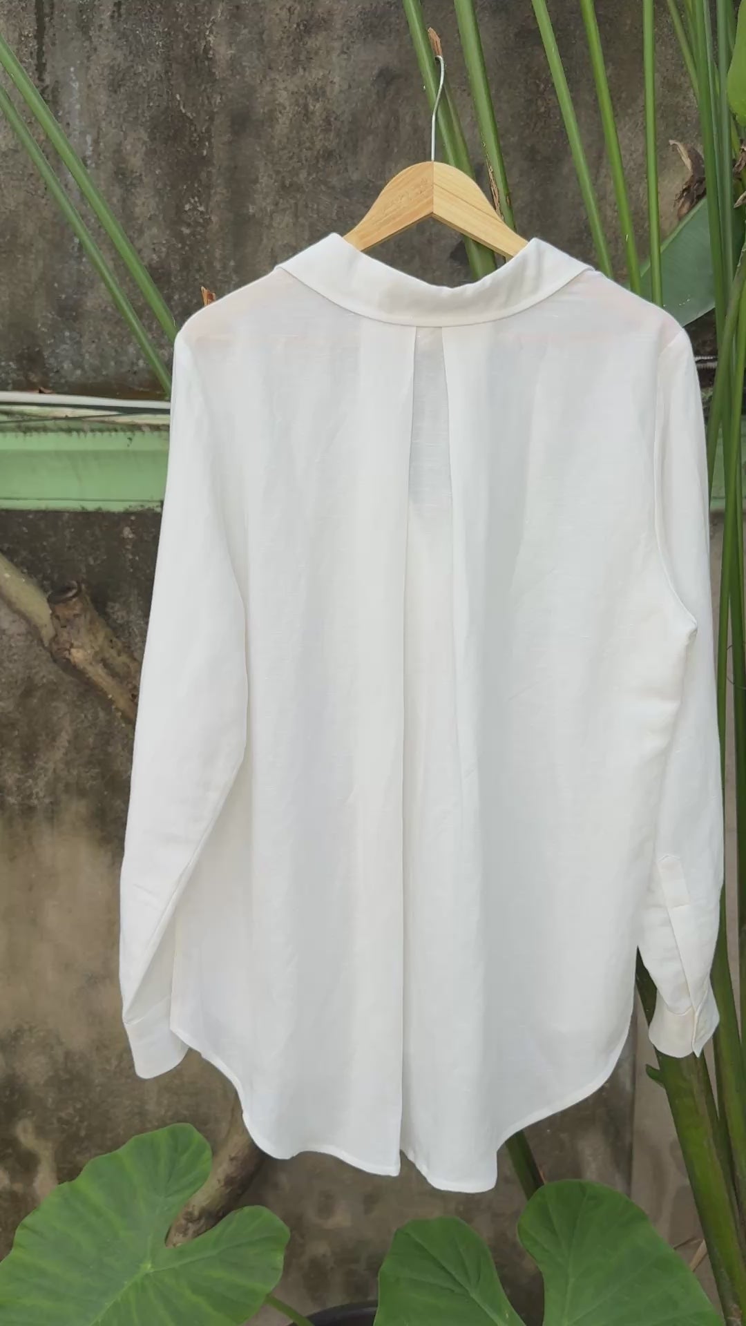 Video of Saigon Concepts VNeck White pleated long sleeve linen blouse showing full back view detail