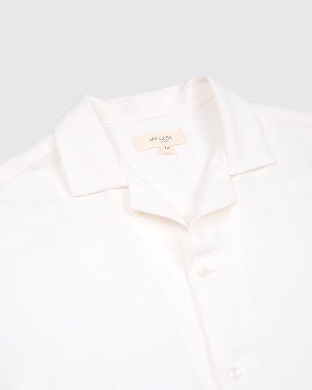 saigon concepts Hawaiian short sleeve aloha shirt 100% Linen shirt in natural white - front collar detail view