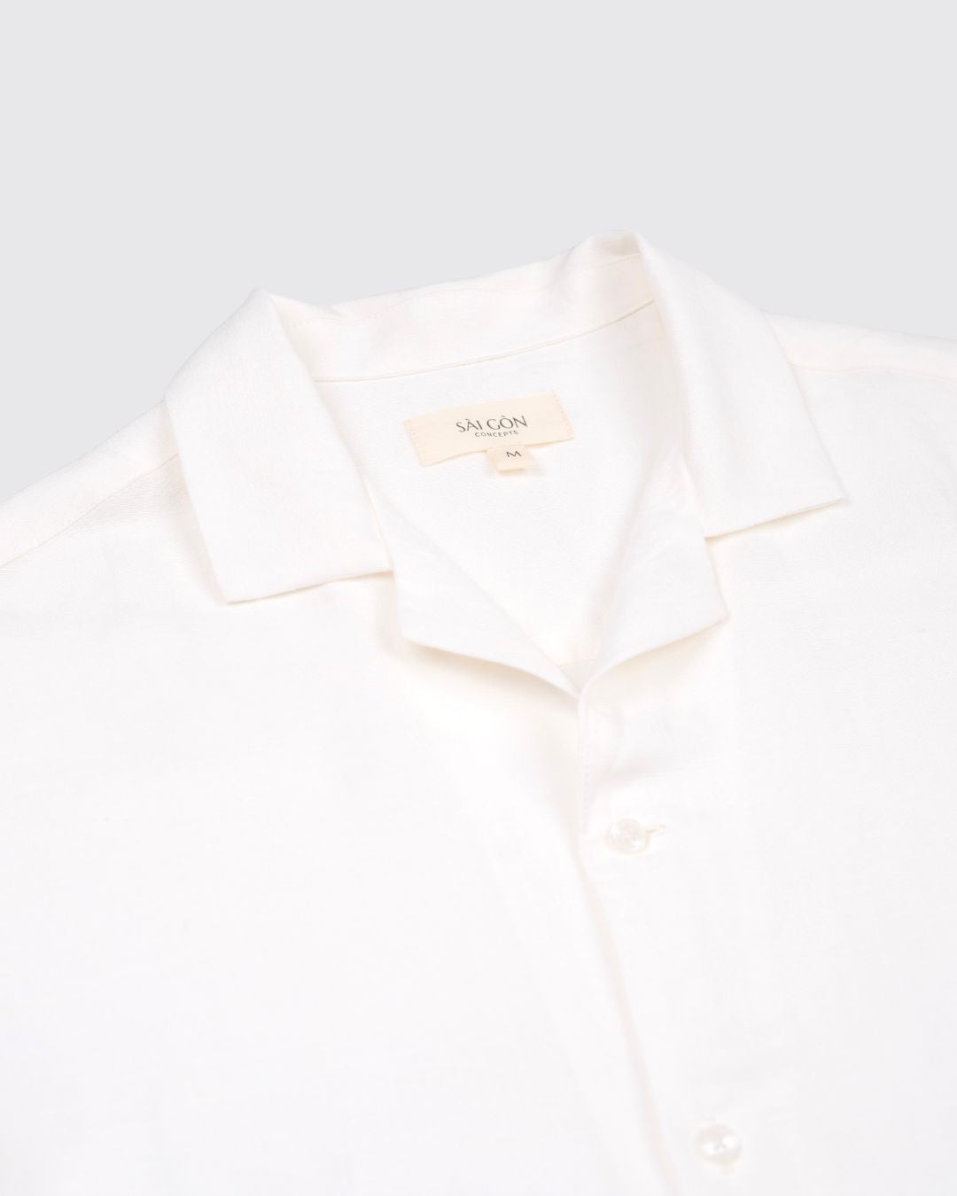 saigon concepts Hawaiian short sleeve aloha shirt 100% Linen shirt in natural white - front collar detail view